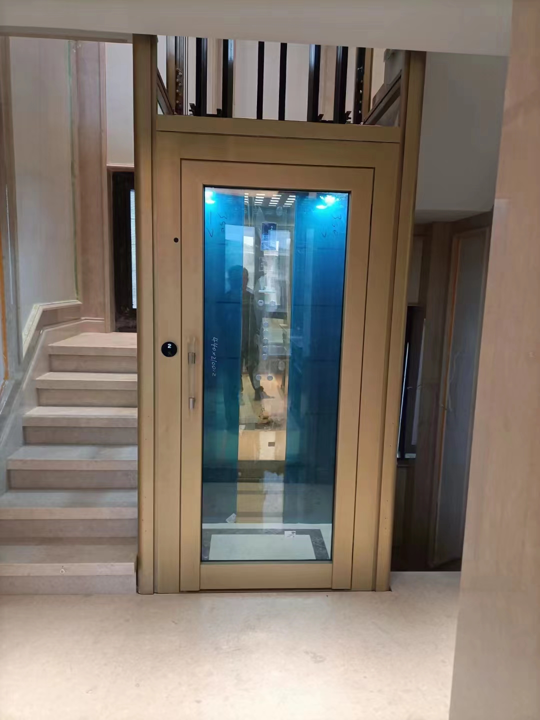 移動式升降機?的主要結(jié)構(gòu)和系統(tǒng)描述是什么？